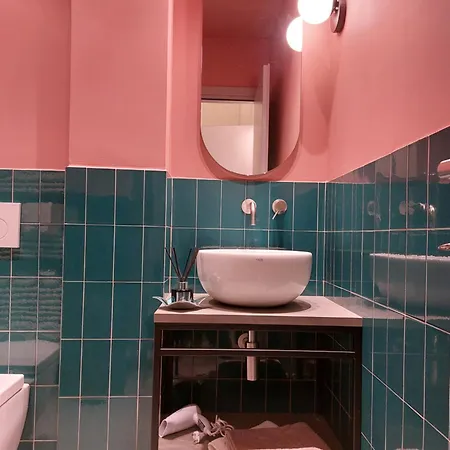 The 6 S Aparthotel *