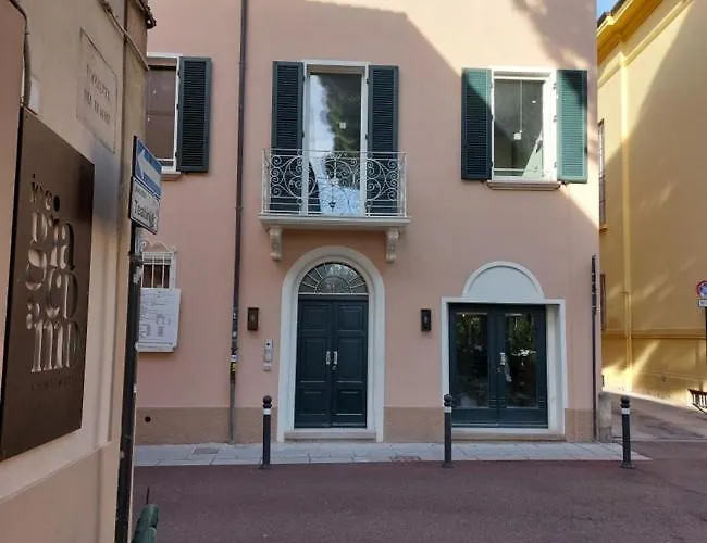 The 6 S Apartmanhotel