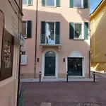 The 6 S Aparthotel