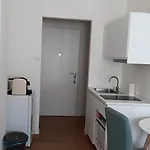 Aparthotel The 6 S